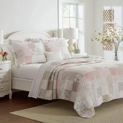 Outlet 🥰 Deals 😀 Celina Patchwork 3-Piece Pink Floral Cotton King Quilt Set by Laura Ashley ✨ 🎁